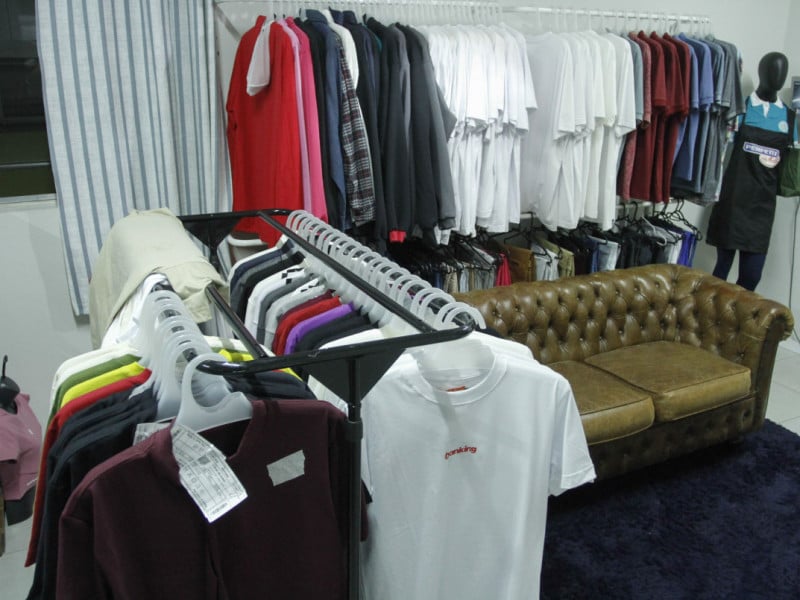 As pe&ccedil;as s&atilde;o vendidas por meio do site www.bankingclothing.com Foto: EVANDRO OLIVEIRA/JC