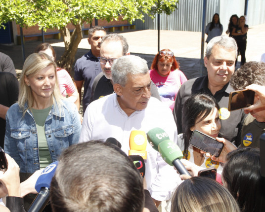 Melo fala em pouco movimento nas ruas e convoca eleitor a votar