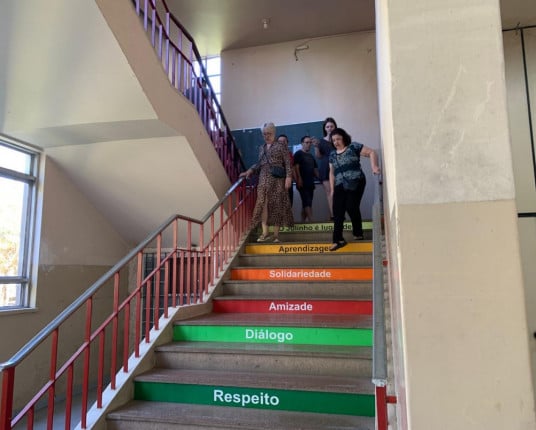 Locais de votação apresentam alternativas acessíveis para eleitores com deficiência e idosos