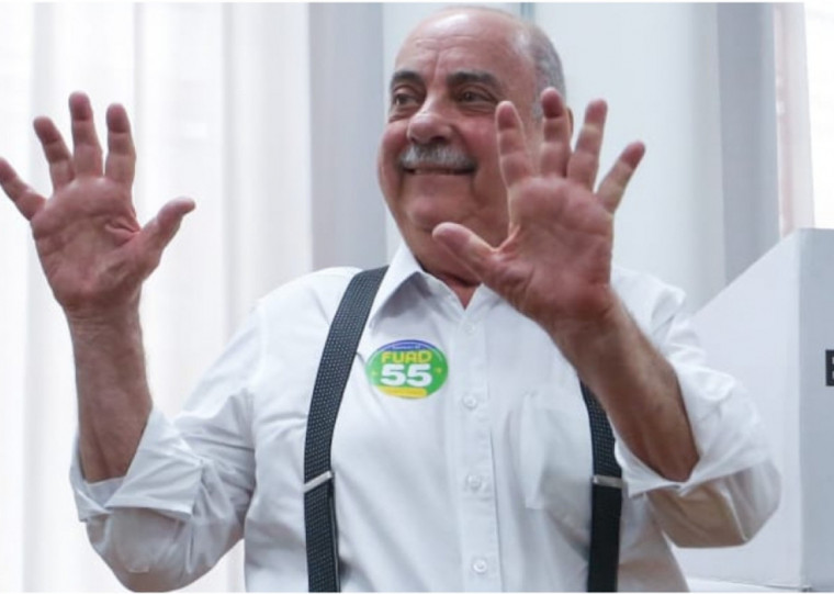 Atual prefeito contou com frente ampla para vencer oponente bolsonarista