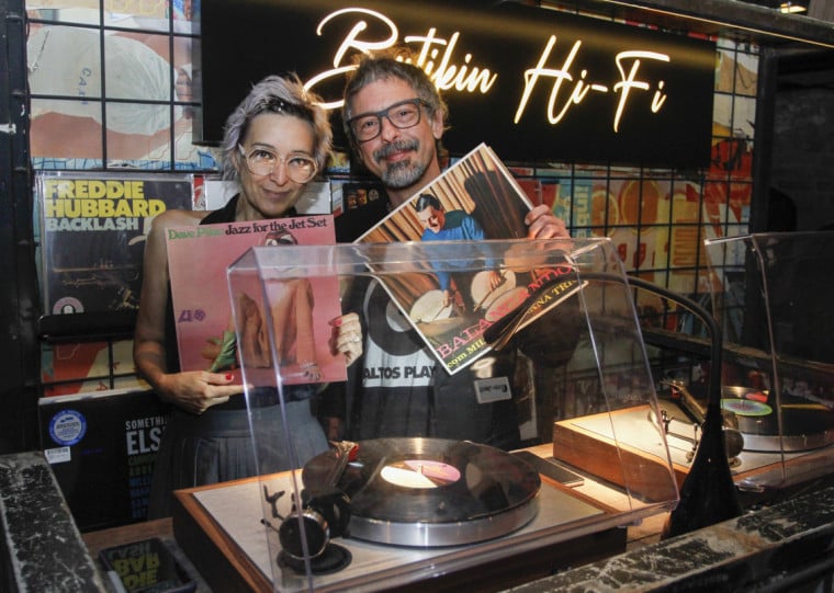 Garota Vinil e Lúcio Brancato
Butikin Hi-Fi: 
