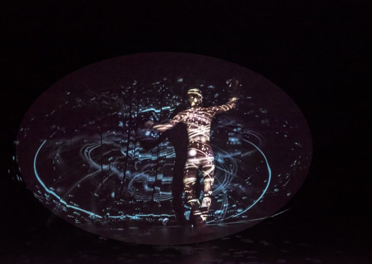 Montagem gaúcha, inspirada na obra 'Réquiem em Ré Menor', de Mozart, é interpretada pelo o ator e bailarino Igor Pretto