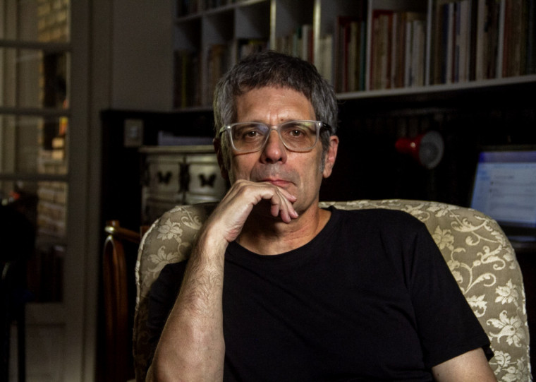 Ricardo Silvestrin autografa livro de poesias Irmão Robô neste domingo
