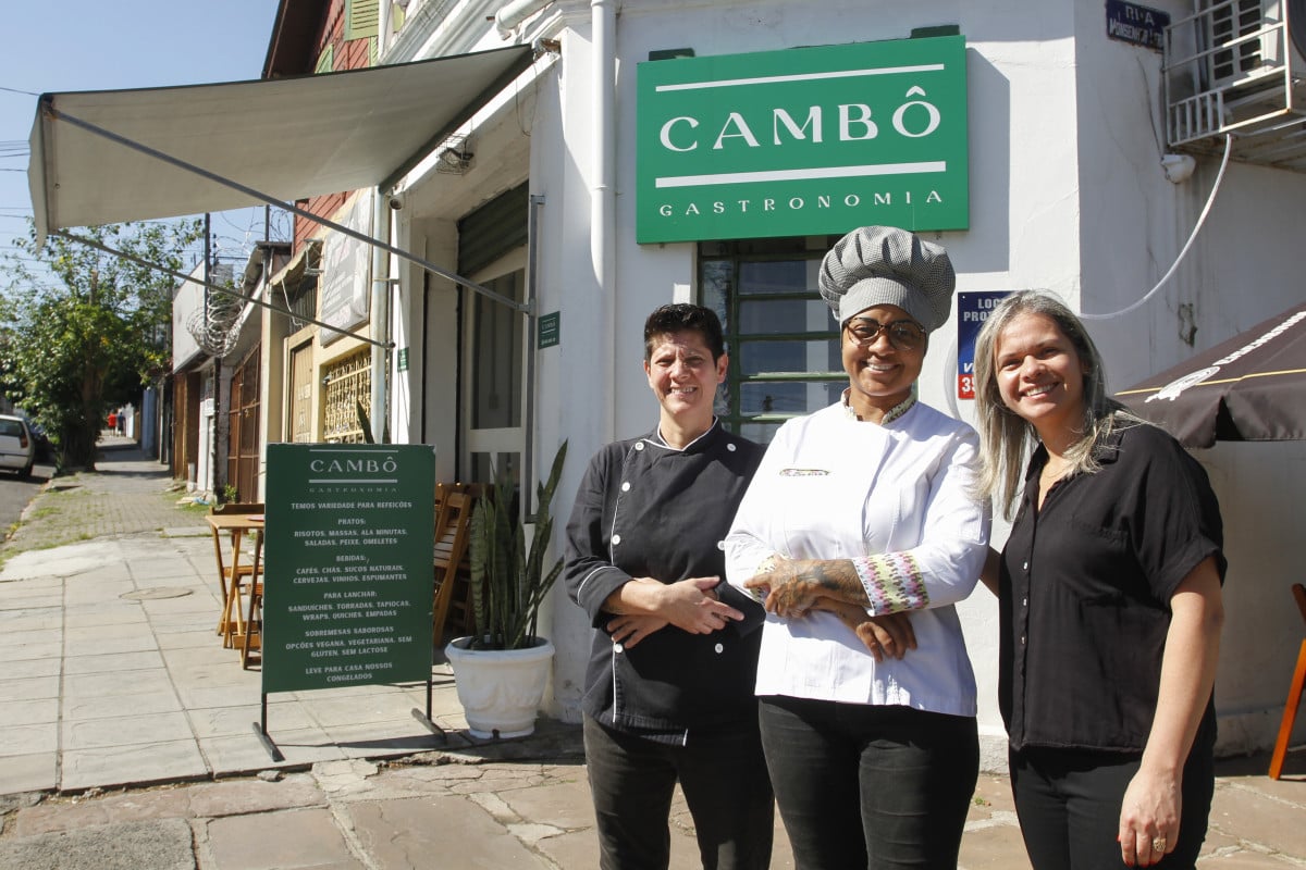 O Cambô Gastronomia é comandado por Elizabeth Costa (d), ao lado da equipe composta por Patrícia Pereira (c) e Débora Regina  (e) | EVANDRO OLIVEIRA/JC