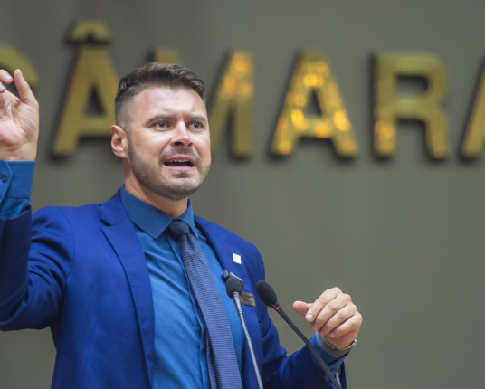 Vereador de Porto Alegre é atropelado e quebra a clavícula