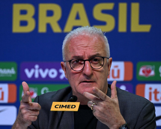 Dorival pede cautela à seleção para jogo contra a Venezuela: 'Compromisso difícil'