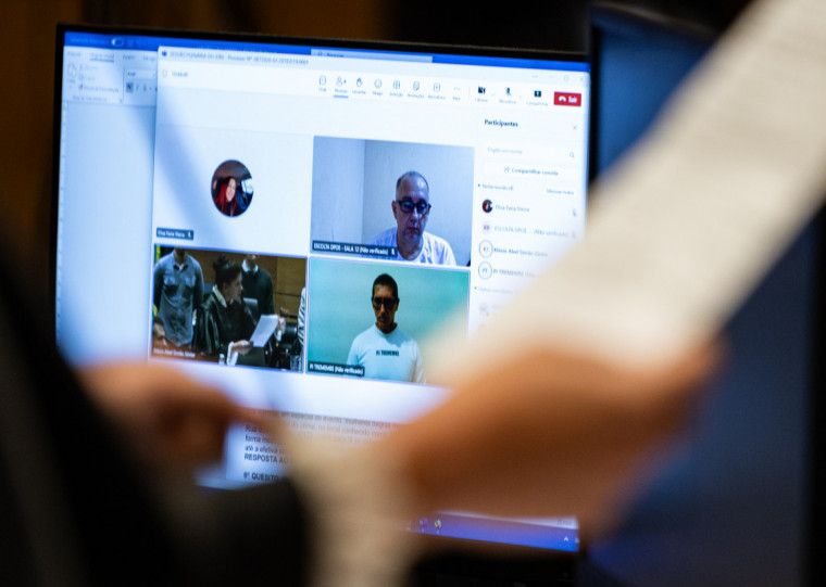 Entendimento é que os dois deveriam ser responsabilizados igualmente pelos assassinatos