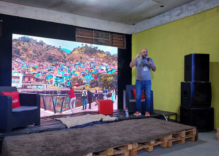 O antropologo colombiano Santiago Uribe foi um dos palestrantes do evento