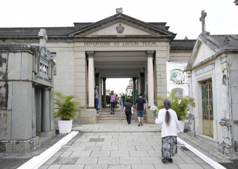 O público que for prestar homenagens em diversos pontos da capital poderá participar de missas, bênção da saúde e de palestras sobre o luto