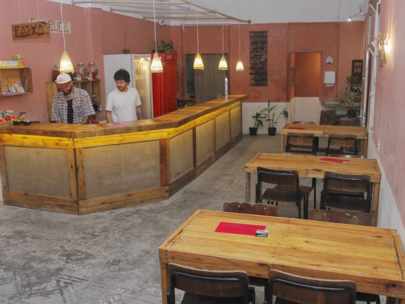 O estabelecimento funciona de quinta a s&aacute;bado, das 17h &agrave; meia-noite Foto: EVANDRO OLIVEIRA/JC