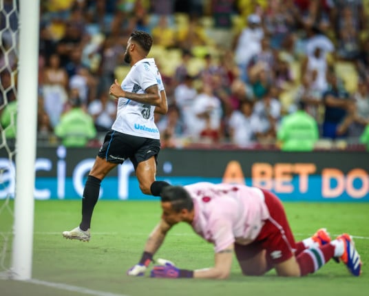 A depender de resultado paralelo, Grêmio pode abrir cinco pontos do Z-4
