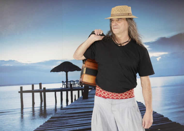 Há 40 anos, era lançado o primeiro álbum de estúdio de Renato Borghetti, Gaita Ponto - o único Disco de Ouro da música instrumental brasileira