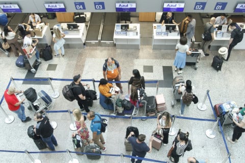 Salgado Filho espera 70 mil passageiros no 1º feriadão com pista reaberta