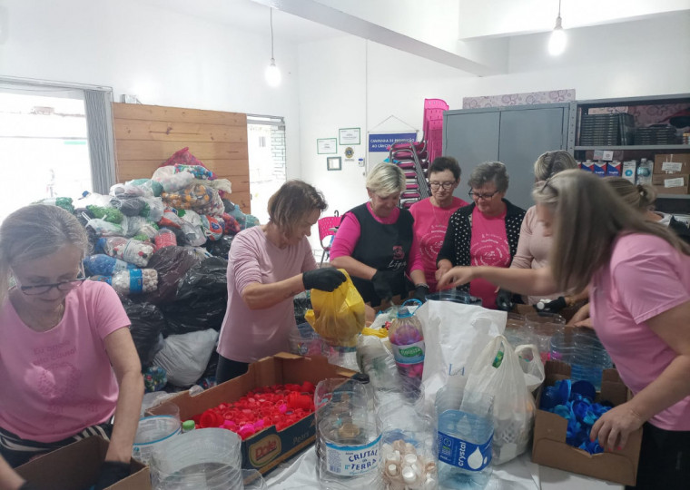 Arrecadação de tampinhas de plástico, embalagens de aerossol e lacres metálicos de latinhas ultrapassou duas toneladas de materiais comercializados