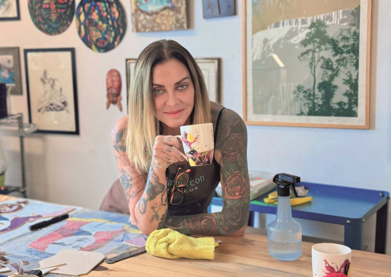 O projeto de arte urbana em mosaico que ressignifica a icônica figura tem lançamento na Casa Musgo e na 70ª Feira do Livro de Porto Alegre