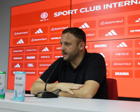 André Mazzuco fala sobre as permanências de Bernabei e Renê e os movimentos do Inter no mercado