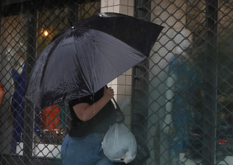 Chuva e ventos fortes são registrados neste domingo (15) no Estado