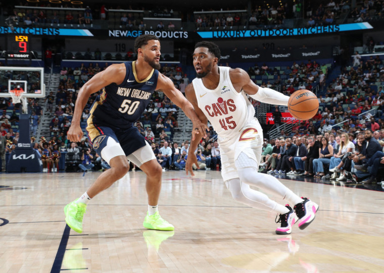 Jogando fora de casa, a equipe de Cleveland foi liderada pelos 29 pontos de Donovan Mitchell