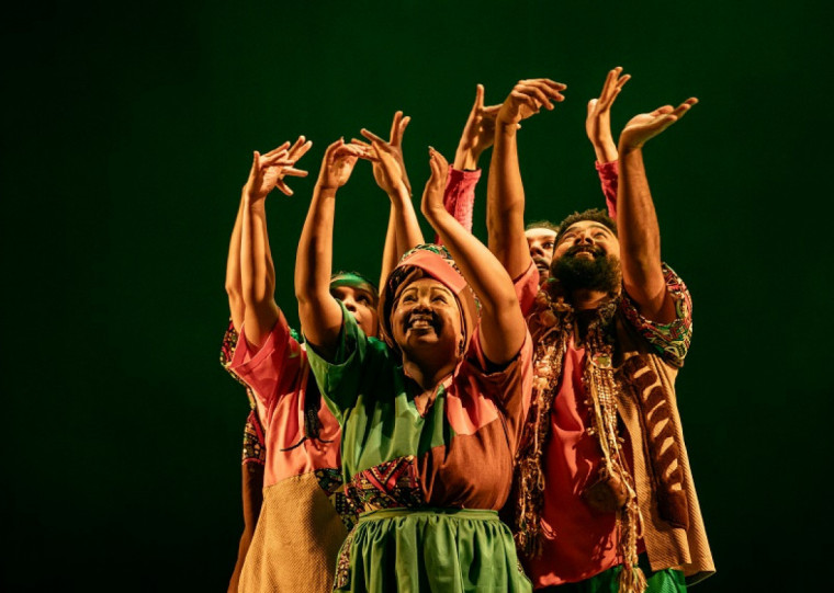 A Trupi di Trapu celebra a rica cultura afrobrasileira em uma montagem que encanta todas as idades no Teatro Glênio Peres