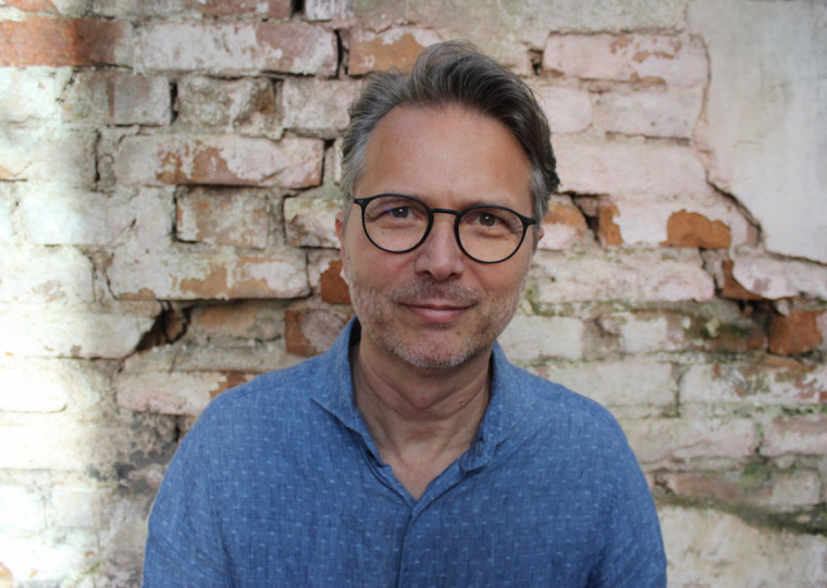 Dias em que não me amo é o livro de estreia do autor; lançamento será na Livraria Taverna