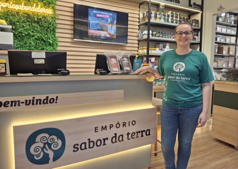 Jordana, que vende produtos naturais, é a primeira empreendedora licenciada da nova fase do local