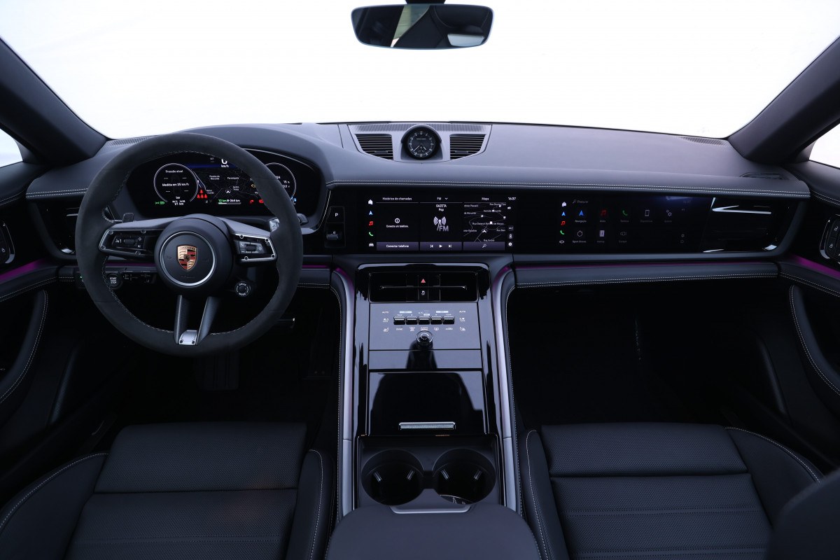 {'nm_midia_inter_thumb1':'https://www.jornaldocomercio.com/_midias/jpg/2024/11/07/206x137/1_panamera_cockpit-10881178.jpg', 'id_midia_tipo':'2', 'id_tetag_galer':'', 'id_midia':'672d58e2b22d6', 'cd_midia':10881178, 'ds_midia_link': 'https://www.jornaldocomercio.com/_midias/jpg/2024/11/07/panamera_cockpit-10881178.jpg', 'ds_midia': '  ', 'ds_midia_credi': 'PORSCHE/DIVULGA&Ccedil;&Atilde;O/JC', 'ds_midia_titlo': '  ', 'cd_tetag': '58', 'cd_midia_w': '1200', 'cd_midia_h': '800', 'align': 'Left'}