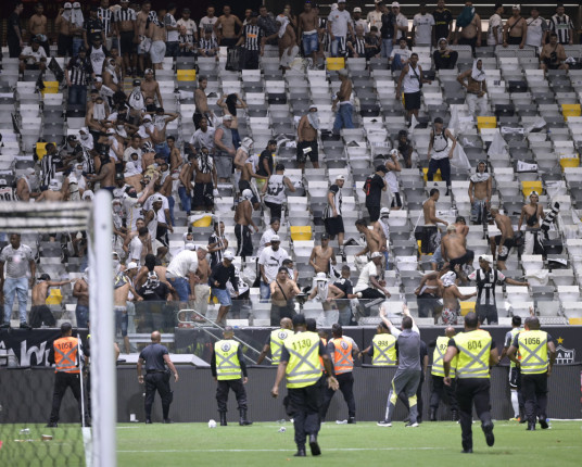 Senado aprova projeto que aumenta banimento de torcedor violento dos estádios