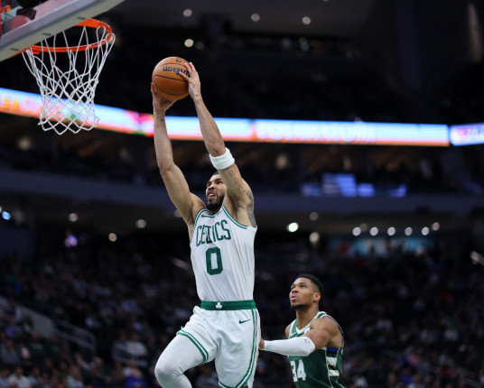 Celtics superam Bucks fora de casa e Warriors esquentam briga pela liderança na NBA