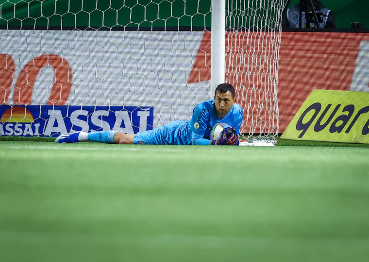 Marchesín foi o nome do duelo com o Palmeiras, após sofrer 36 finalizações