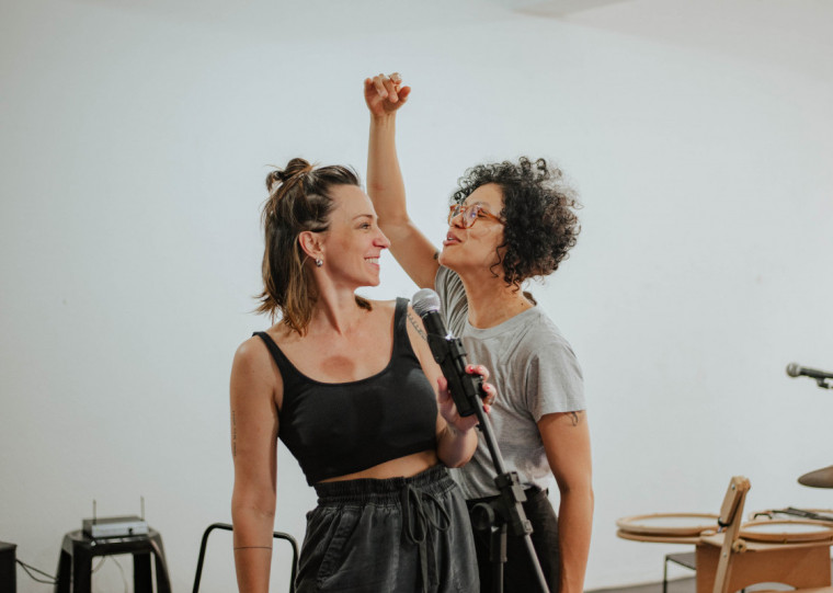 Gabriela Munhoz e Paola Kirst estrelam peça Idade é um sentimento