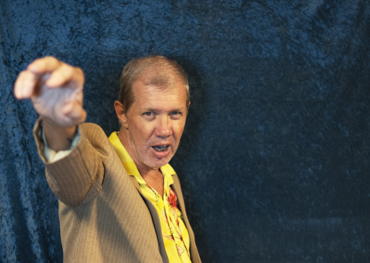 Apresentação do eterno punk brega ocorre na véspera do feriado, no Theatro Fuga