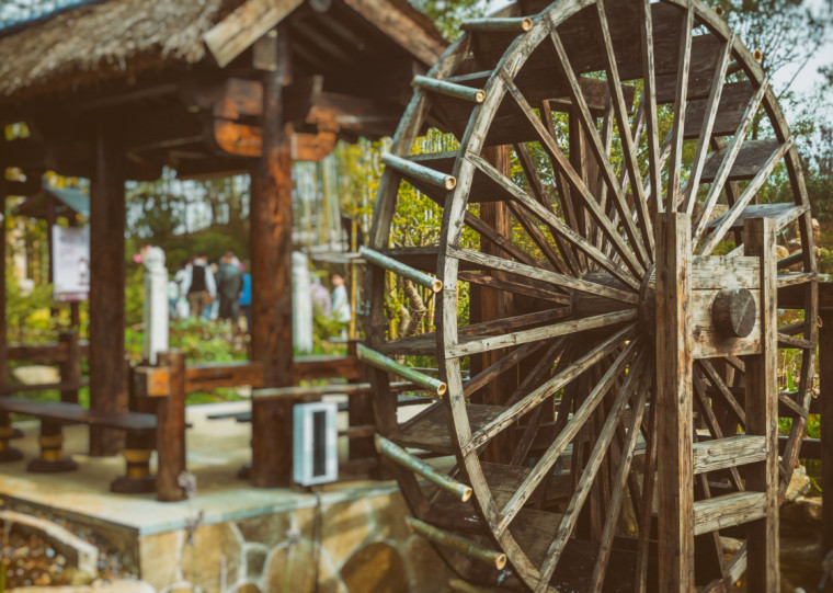 Como cantou Cartola, o mundo é um moinho, e esquecer é uma dádiva 