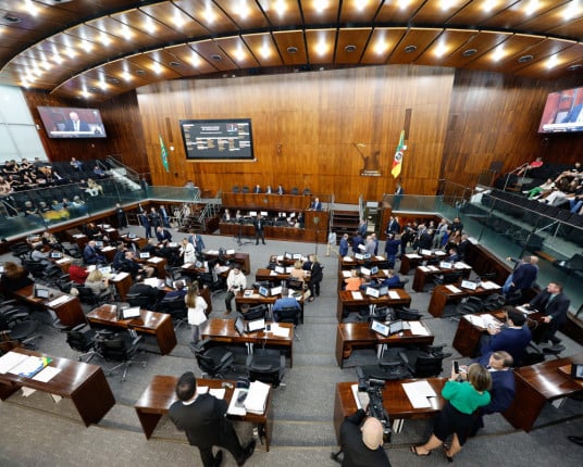 Brito apresentará proposta de auxílio-saúde e reajuste salarial a funcionários da Assembleia Legislativa