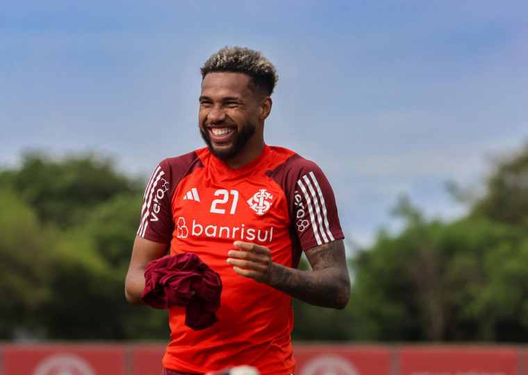 Voltando de suspens&atilde;o, Wesley retomar&aacute; sua vaga no time