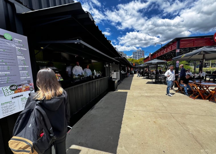 Público voltou às áreas, mesmo que num ritmo mais lento pela manhã, no Cais Embarcadero 