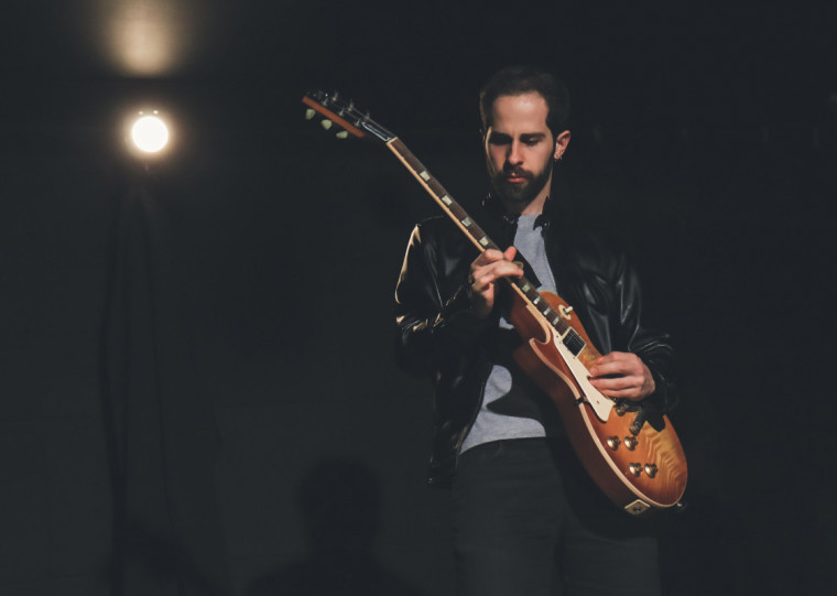 Guitarrista caxiense Sasha Z vai palestrar sobre a construção de solos