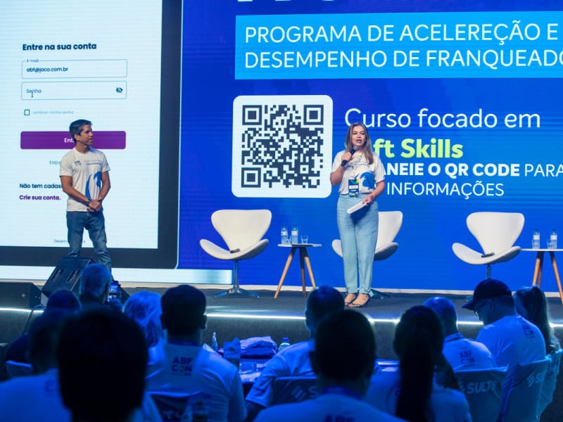 Tom Moreira Leite, presidente da ABF, e Claudia Vobeto, diretora de Capacita&ccedil;&atilde;o da ABF, apresentaram as novidades Foto: Keiny Andrade/ABF/Divulga&ccedil;&atilde;o/JC