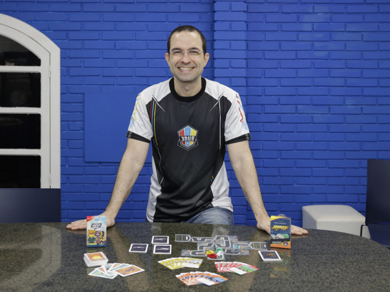 Eduardo Pompermayer &eacute; um dos s&oacute;cios do 3dus - marca de jogos de tabuleiro Foto: T&Acirc;NIA MEINERZ/JC