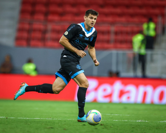 Além da cirurgia no quadril, como divulgado pelo Grêmio, Kannemann operou o tornozelo