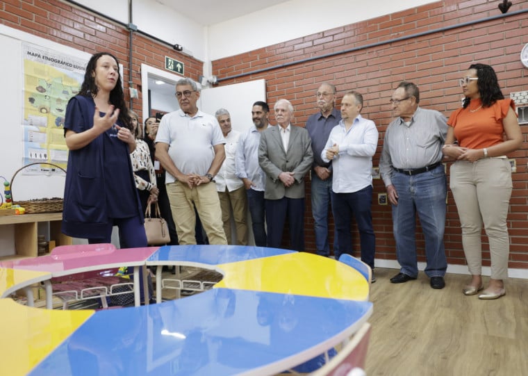 Prefeito de Porto Alegre, Sebastião Melo, secretários e dirigentes do sindicato participaram da entrega da Meu Amiguinho