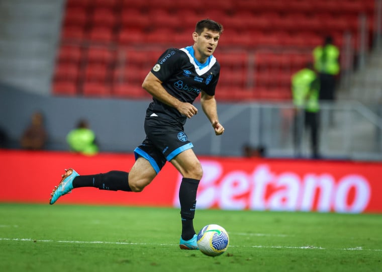 Zagueiro tem caso mais delicado e deve ficar de fora por cinco meses