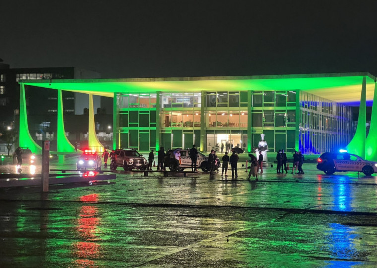 Ministros foram retirados do prédio em segurança. Os servidores e colaboradores do edifício-sede foram retirados por medida de cautela