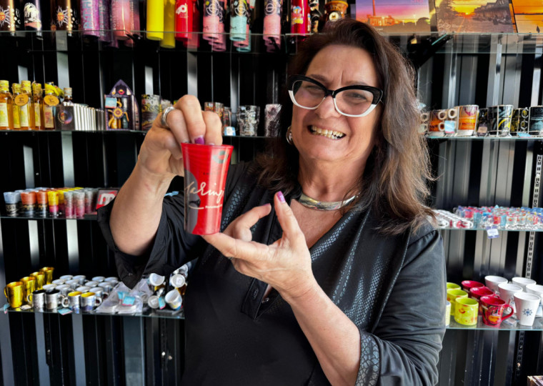 minuto - varejo - souvenir - do cais - caringi - escultor - peças neca silva grupo parks - Cais Embarcadero - Porto Alegre 