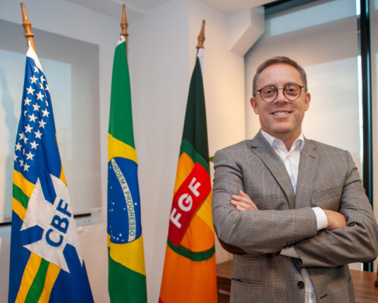 Presidente da FGF, Luciano Hocsman, fala sobre o adiantamento do Gauchão e o calendário dos próximos anos