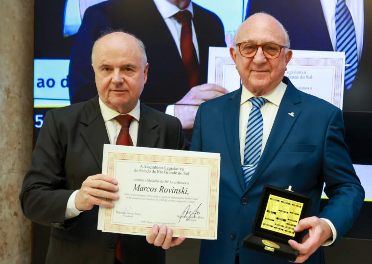  Aos 72 anos, Rovinski (d) conduz o Simers desde 2022