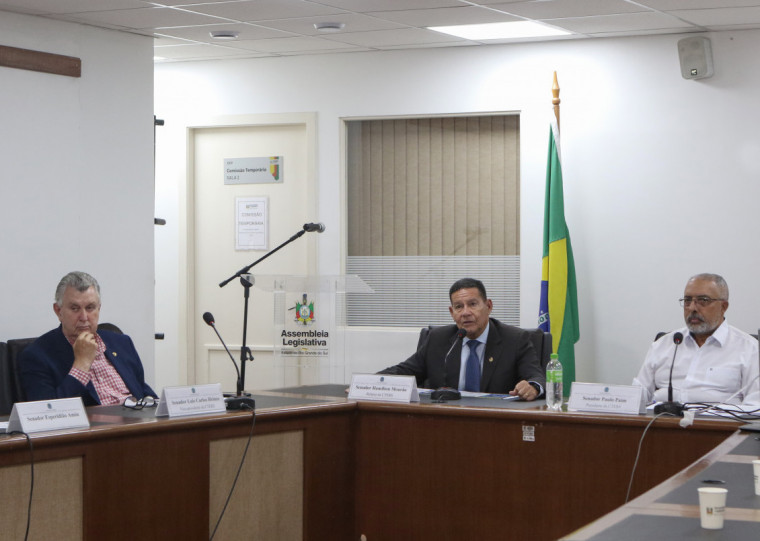 Comissão criada durante catástrofe climática encaminhou recomendações aos governos federal, estadual e municipais