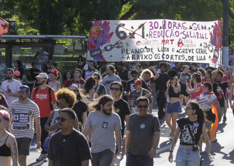 Uma constatação, a partir da matemática básica, é de que os salários médios oferecidos em supermercados são insuficientes para cobrir as despesas mensais