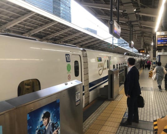 Delegação gaúcha viaja no trem-bala japonês para 1º compromisso da missão na Ásia