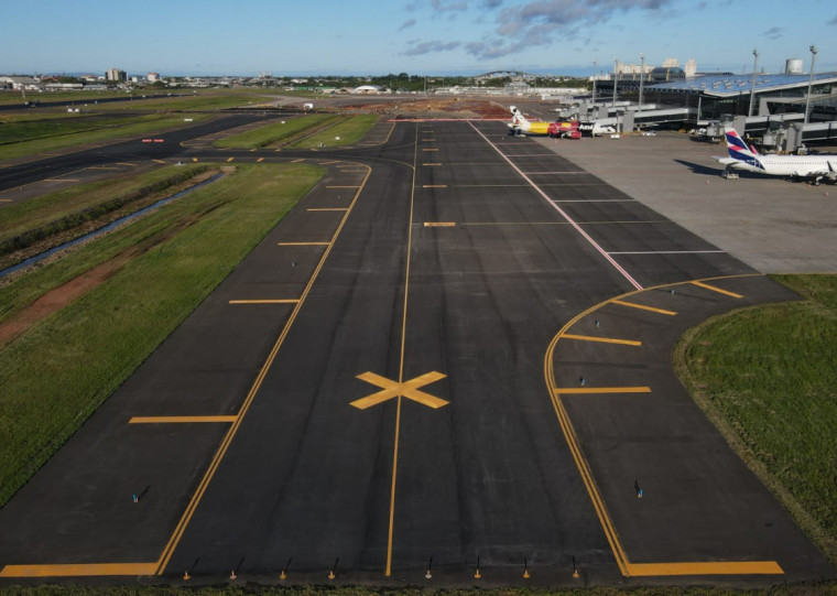 Pátio de aeronaves, que permite o acesso a pontes de embarque, recebeu nova sinalização 
