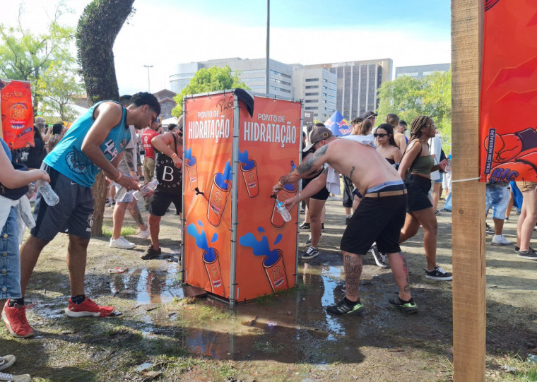Produção disponibilizou estações de hidratação para o público no Parque Harmonia
